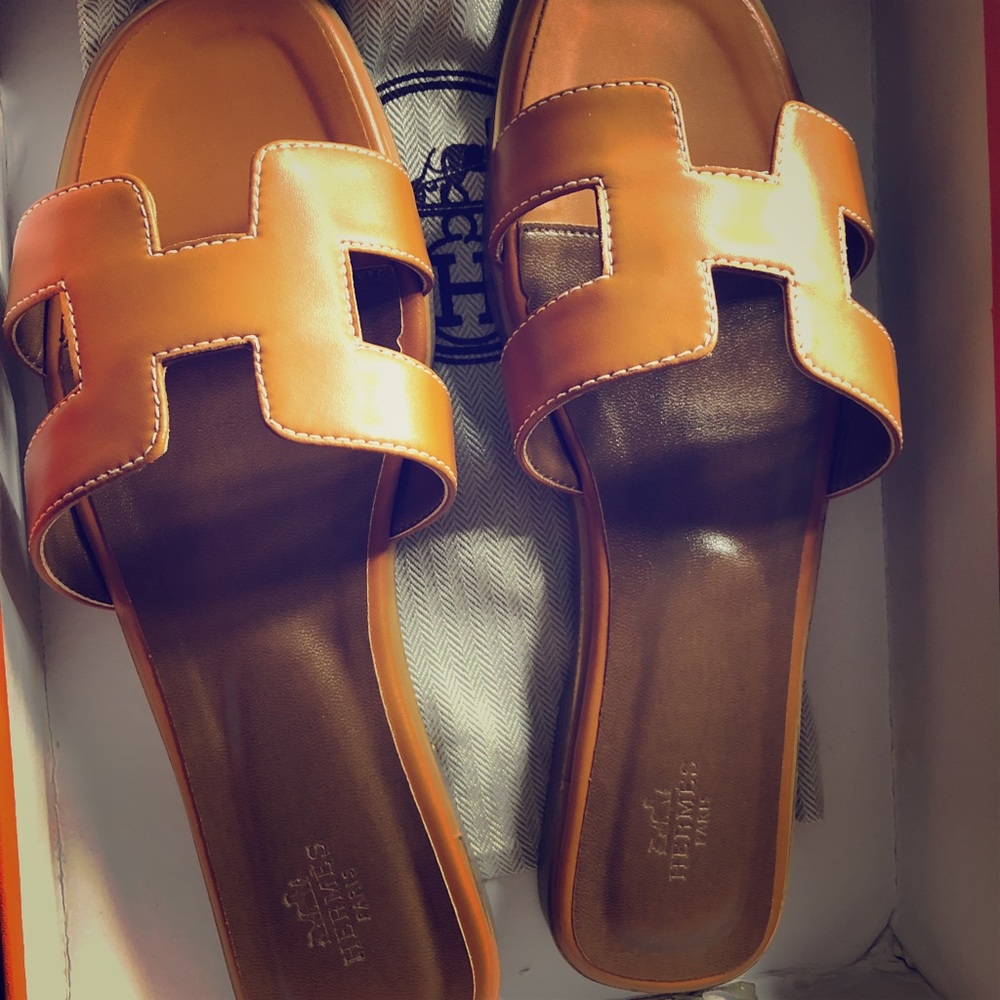 Oran flat sandals